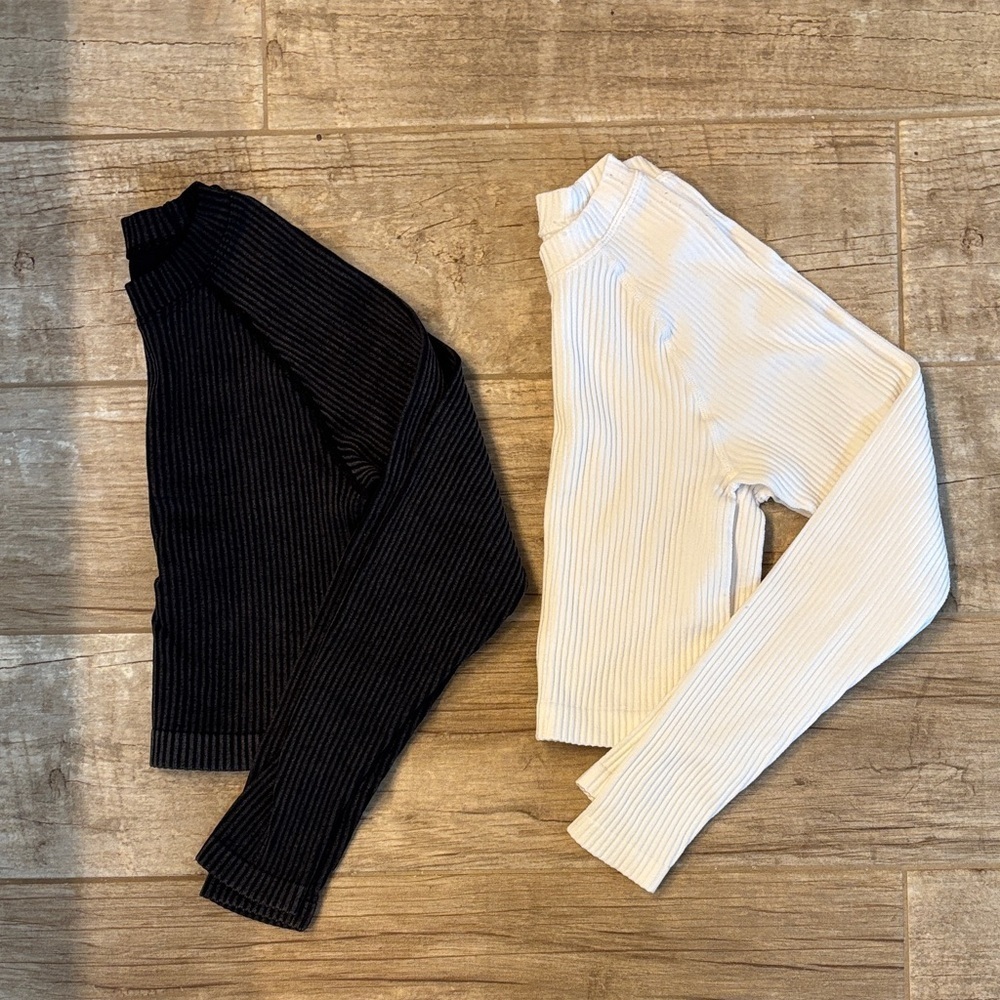 Aura Black and White Ribbed Long Sleeve Top Bundle.
